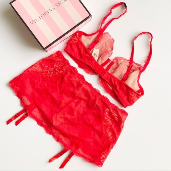 32DD SMALL Victoria’a Secret red lace bra set - Picture 5 of 6
